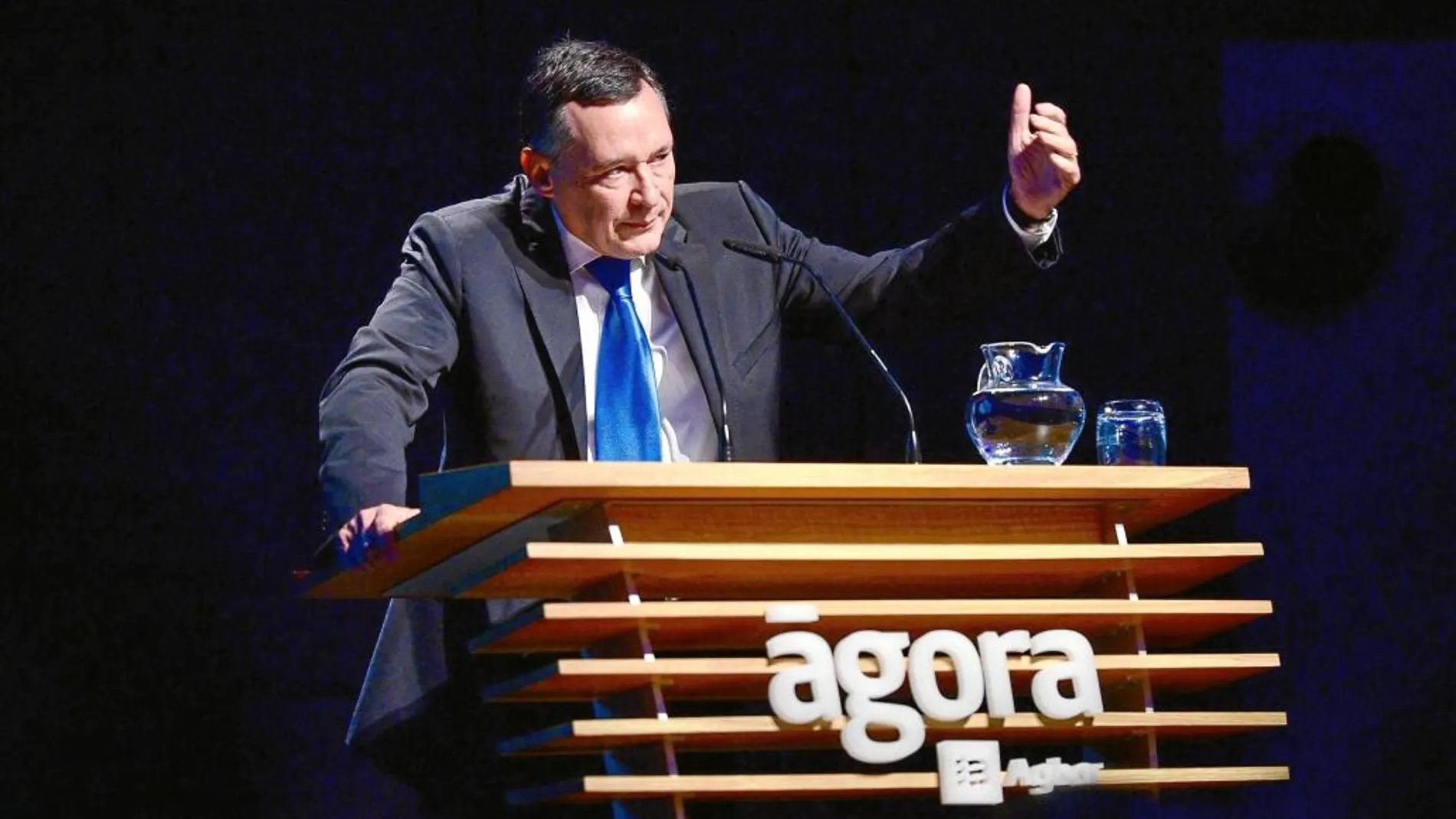 En la imagen, el presidente de Agbar, Àngel Simon, durante su intervención en el acto celebrado ayer por la entidad en Cornellà