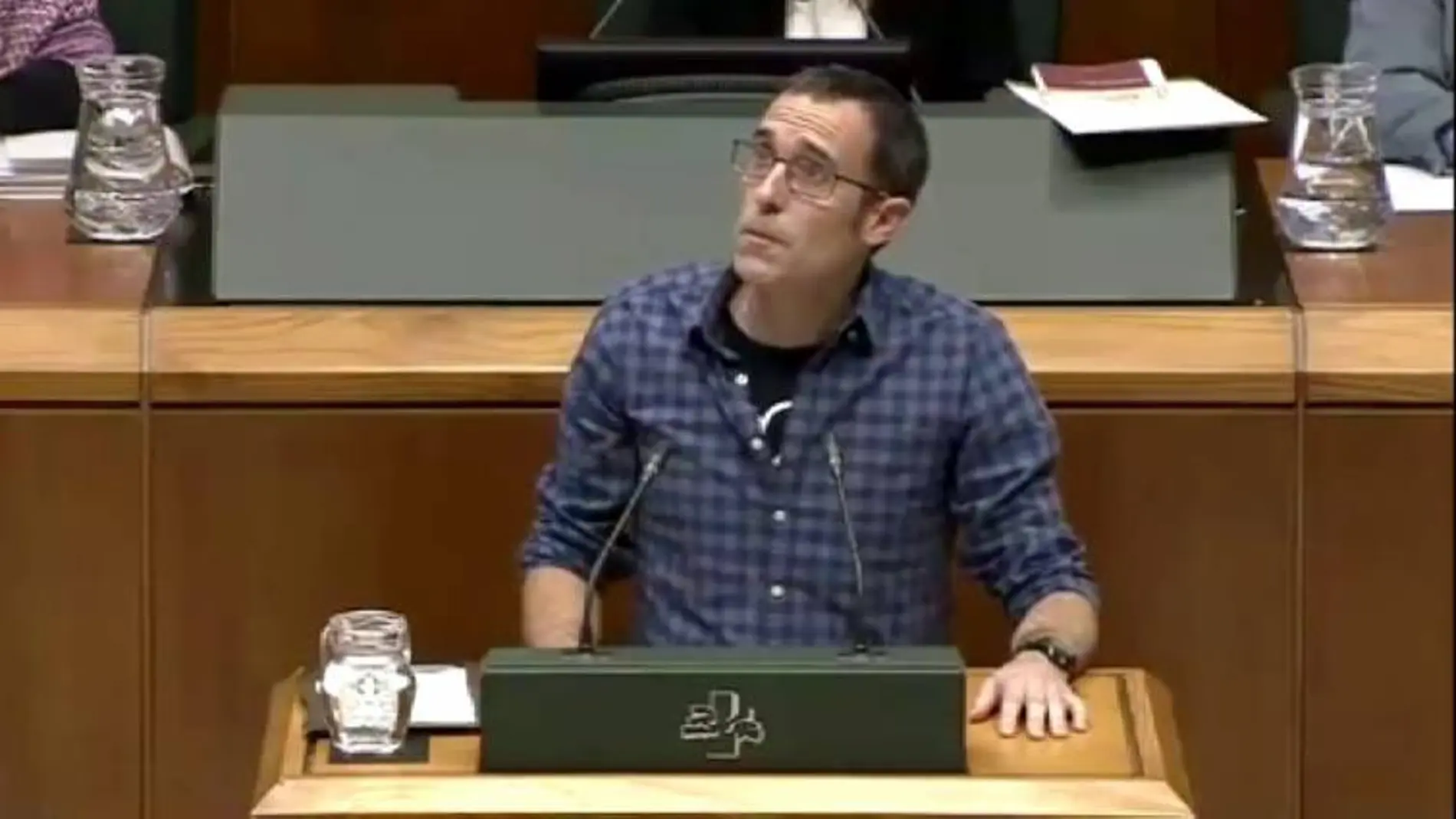 El diputado de EH Bildu Julen Arzuaga en el parlamento vasco / Atlas