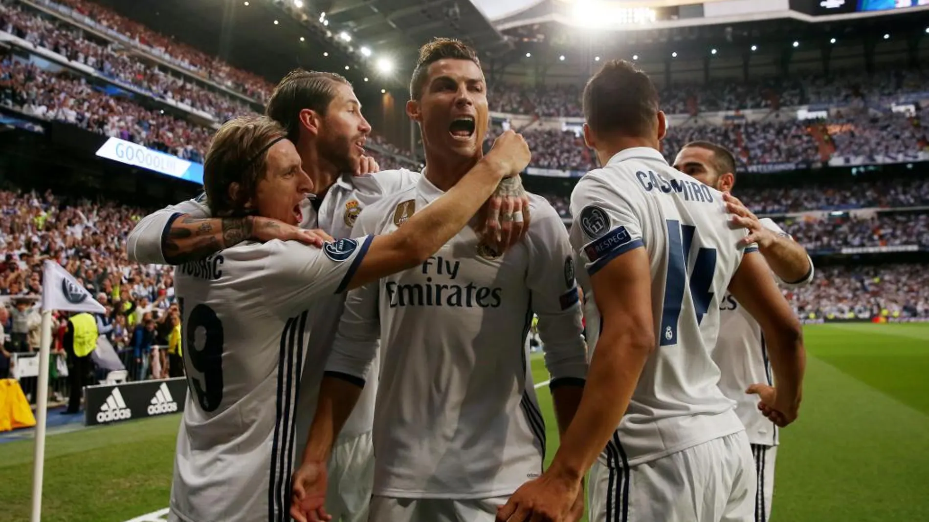 Imagen de la celebración del primer gol del partido