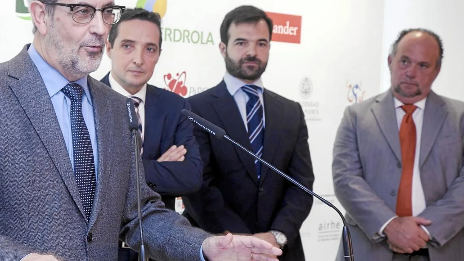 Daniel Hernández Ruipérez acompañado por Juan Manuel Cochado