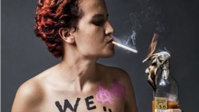 Amina Sboui, la Femen tunecina que asombró al mundo árabe vuelve a casa