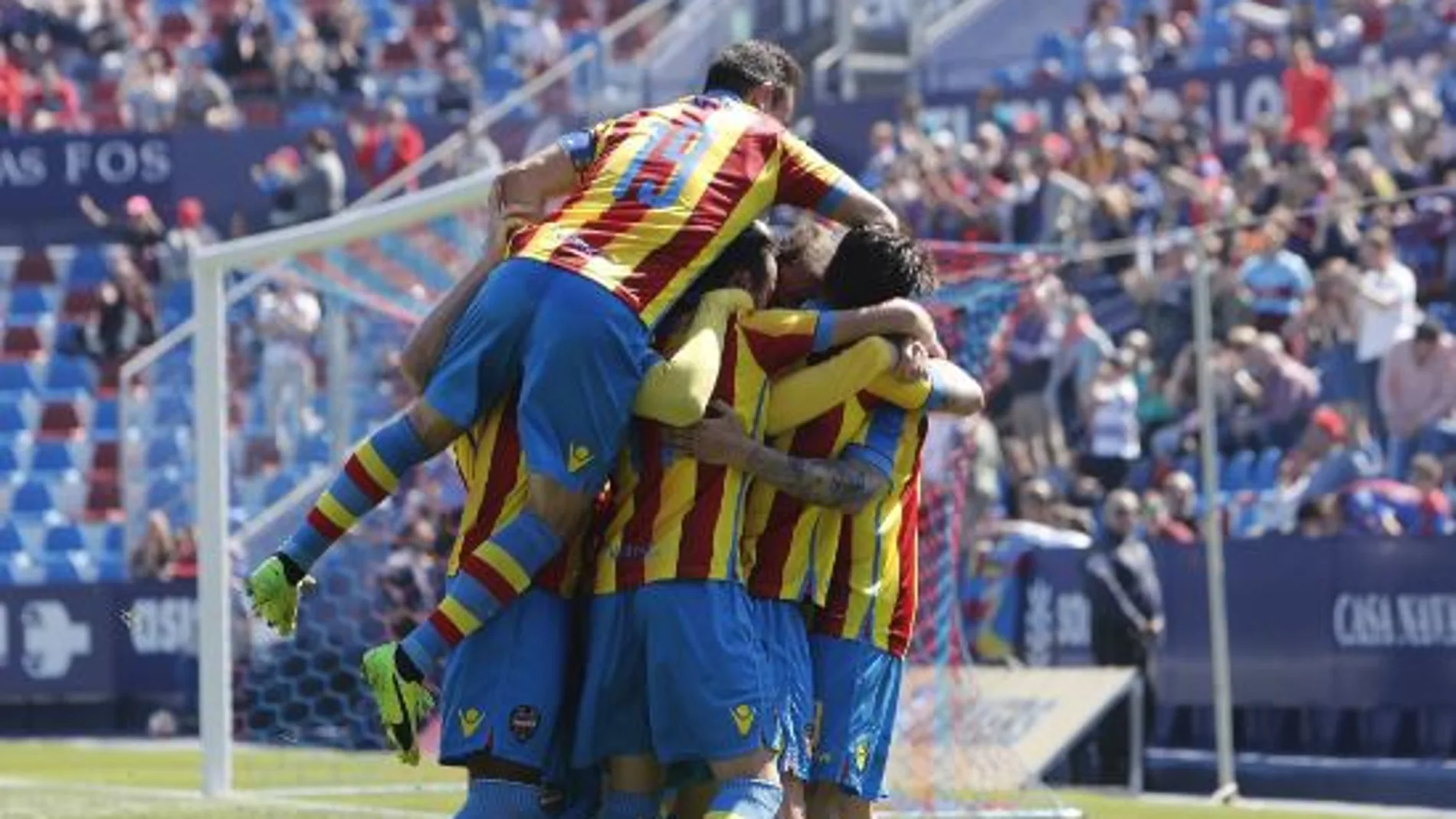1-0: Un penalti da el triunfo al líder ante el Almería