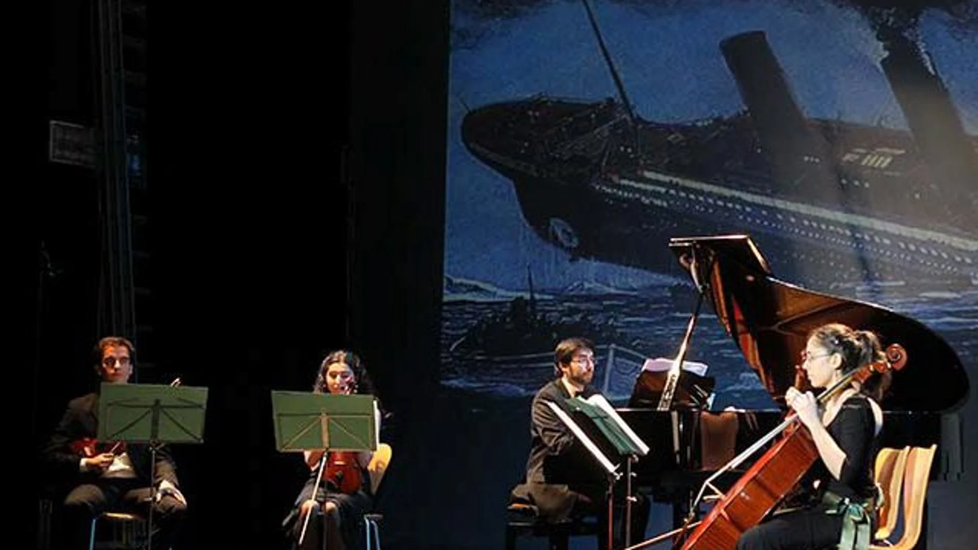 Primer concierto de la Fundación EME, dirigido por Ernesto Monsalve, en el que rindieron homenaje a las víctimas del Titanic