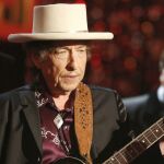 Bob Dylan contesta a la Academia Sueca: «¿Qué si acepto el premio? Por supuesto»