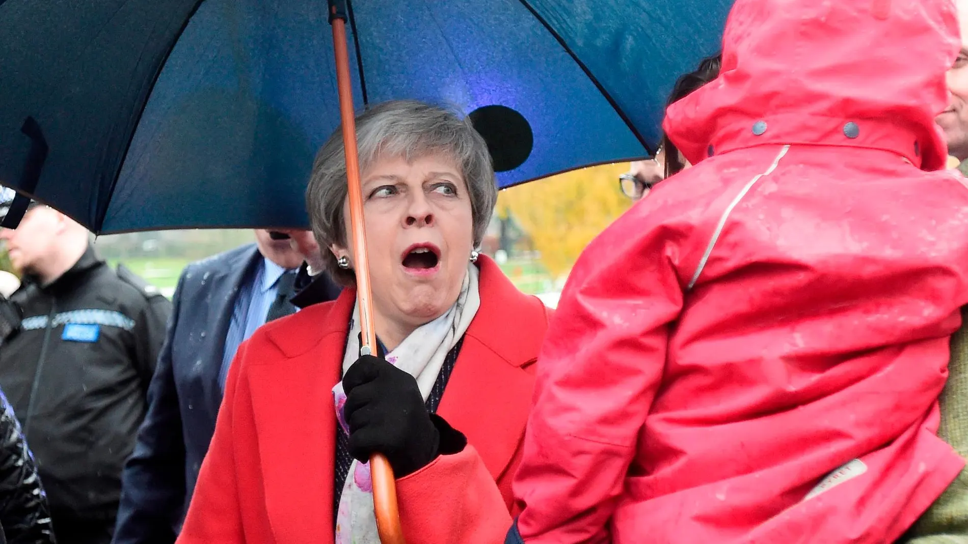 La primera ministra británica, Theresa May, visita el recinto Royal Welsh de la Feria de Invierno, en Builth Wells (R. Unido), hoy