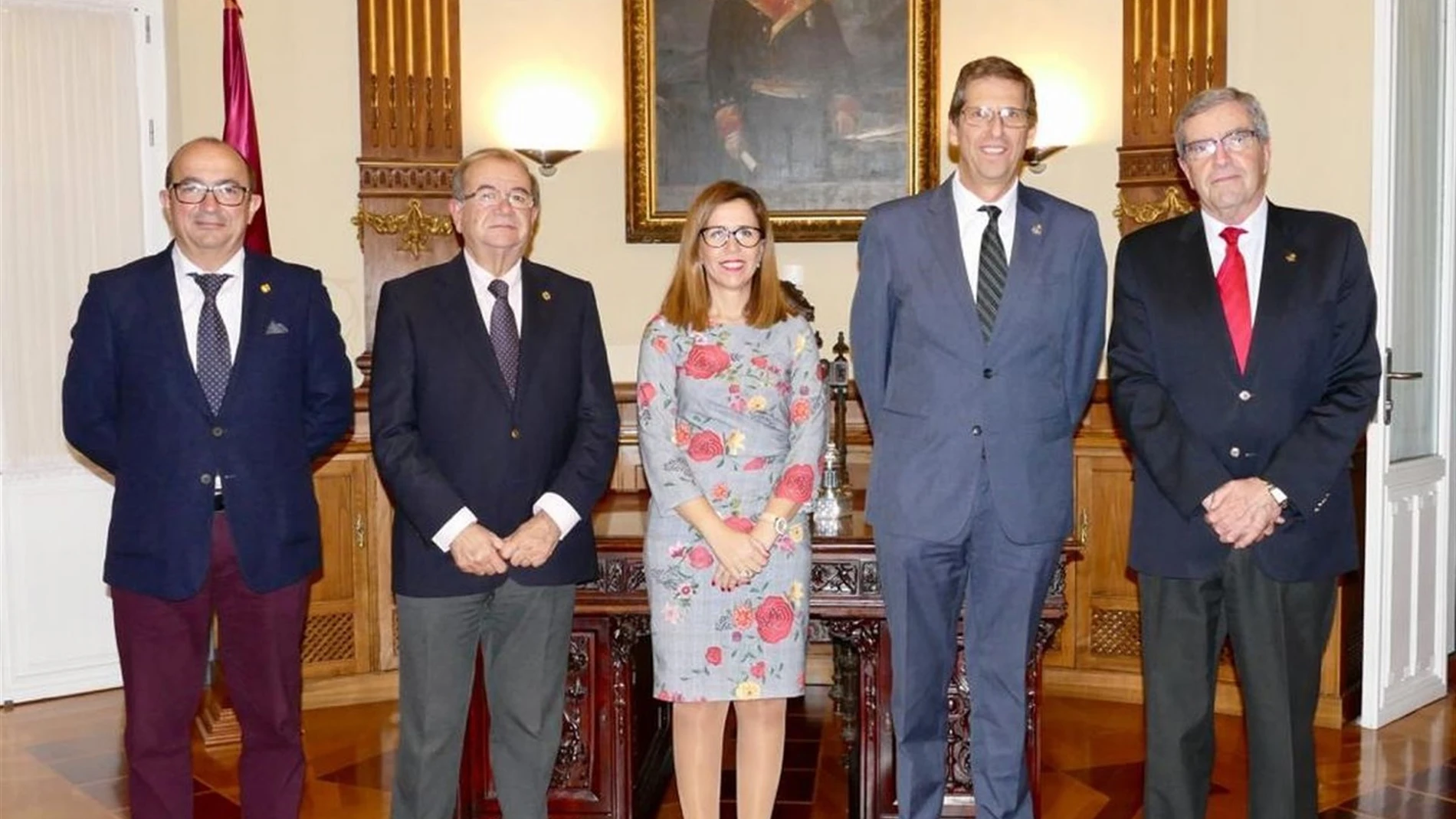 La alcaldesa de Cartagena, Ana Belén Castejón, ayer junto al pregonero Tomás Martínez Pagán