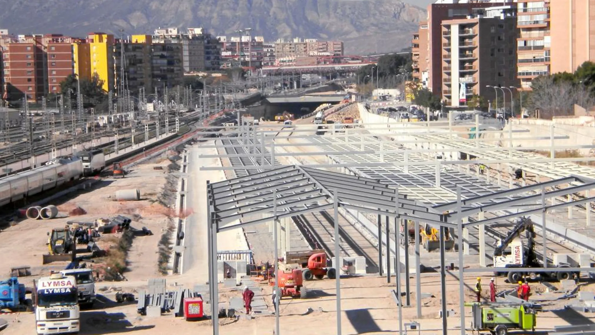 Las obras de la estación de Alicante estarán acabadas antes de junio, las de Villena finalizarán en septiembre