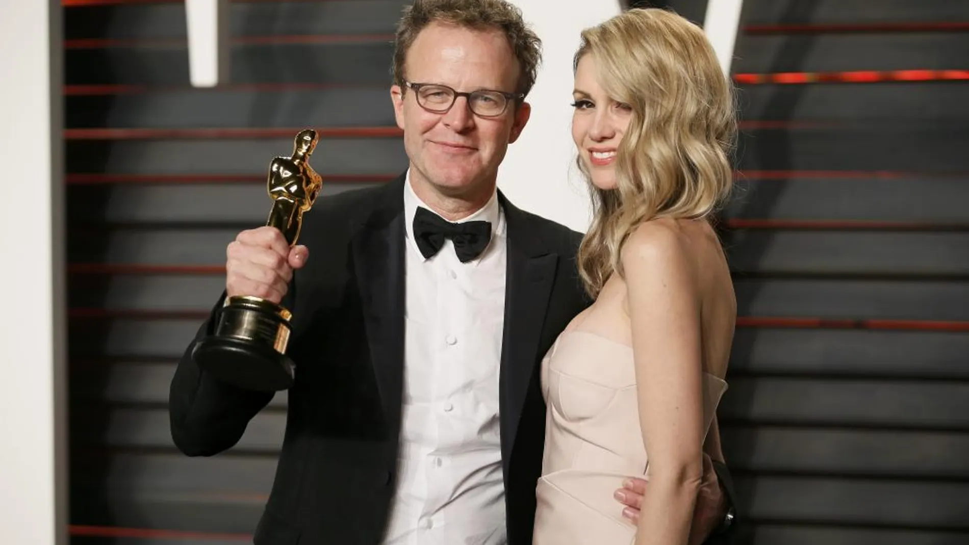 El directo Tom McCarthy y su mujer, Wendy Merry McCarthy, con el Oscar conseguido a la mejor película