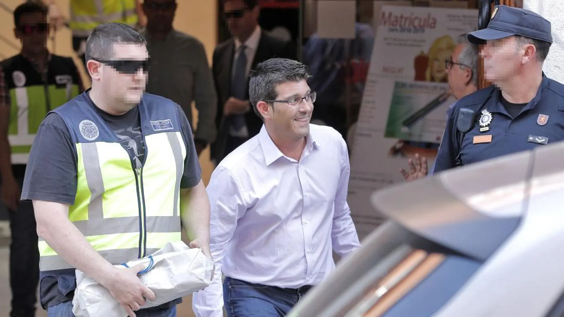 El ex presidente de la Diputación de Valencia, Jorge Rodríguez, salió detenido de la Diputación de Valencia