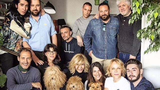 El pasado domingo, Pedro Almodóvar reunió a sus amigos (entre ellos, Bibiana Fernández, David Delfín, Antonia San Juan y Pepón Nieto) en casa para celebrar el estreno de «Julieta». Ya sabían que unas horas después el nombre del director estaría asociado a la polémica