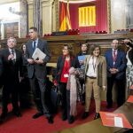 El grupo parlamentario del PP catalán recibió ayer a una comitiva de su partido en el Senado encabezada por José Manuel Barreiro y Javier Arenas.