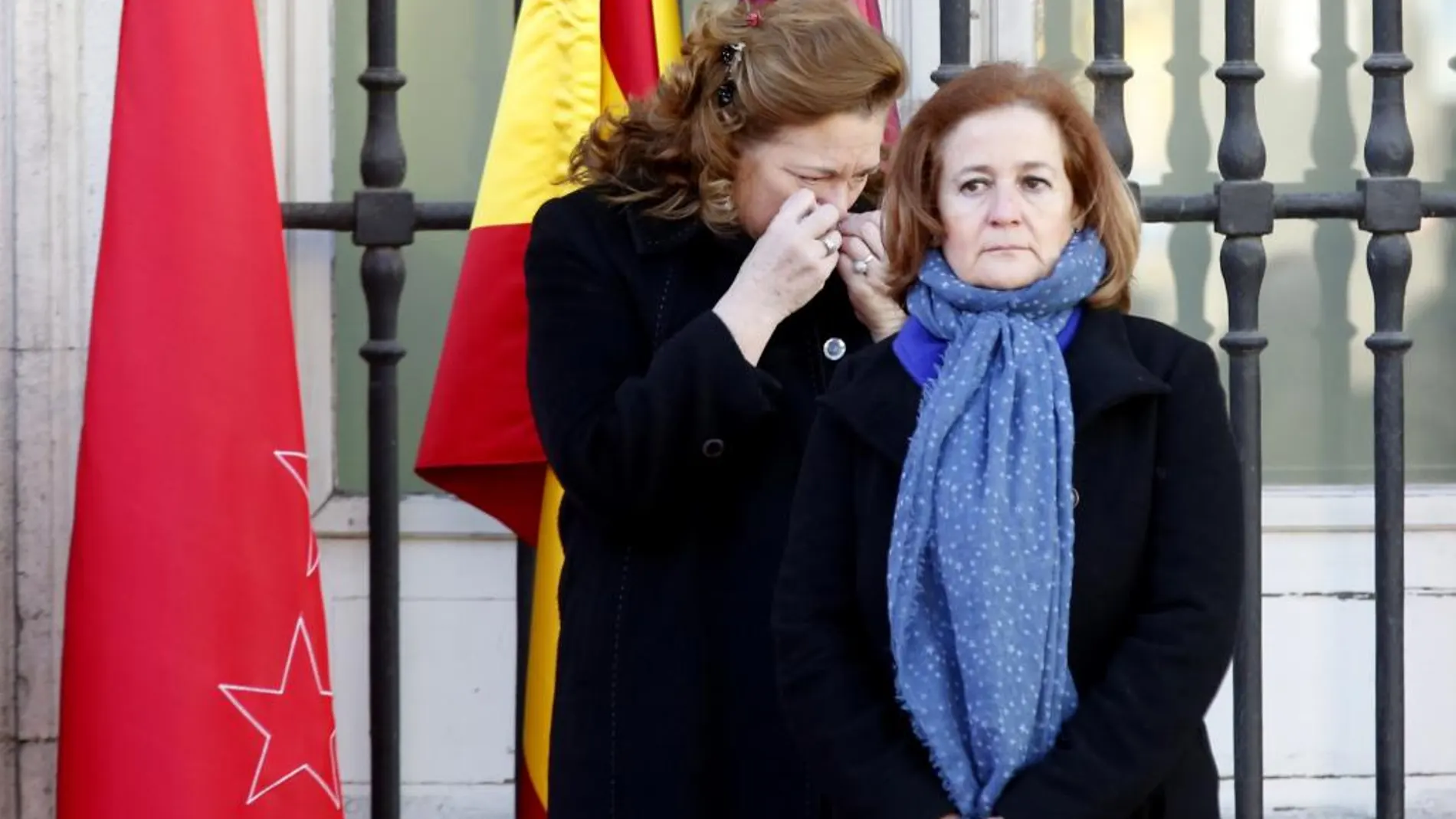 La presidenta de la Asociación 11M Víctimas del Terrorismo, Pilar Manjon, llora durante el acto homenaje en la Puerta del Sol
