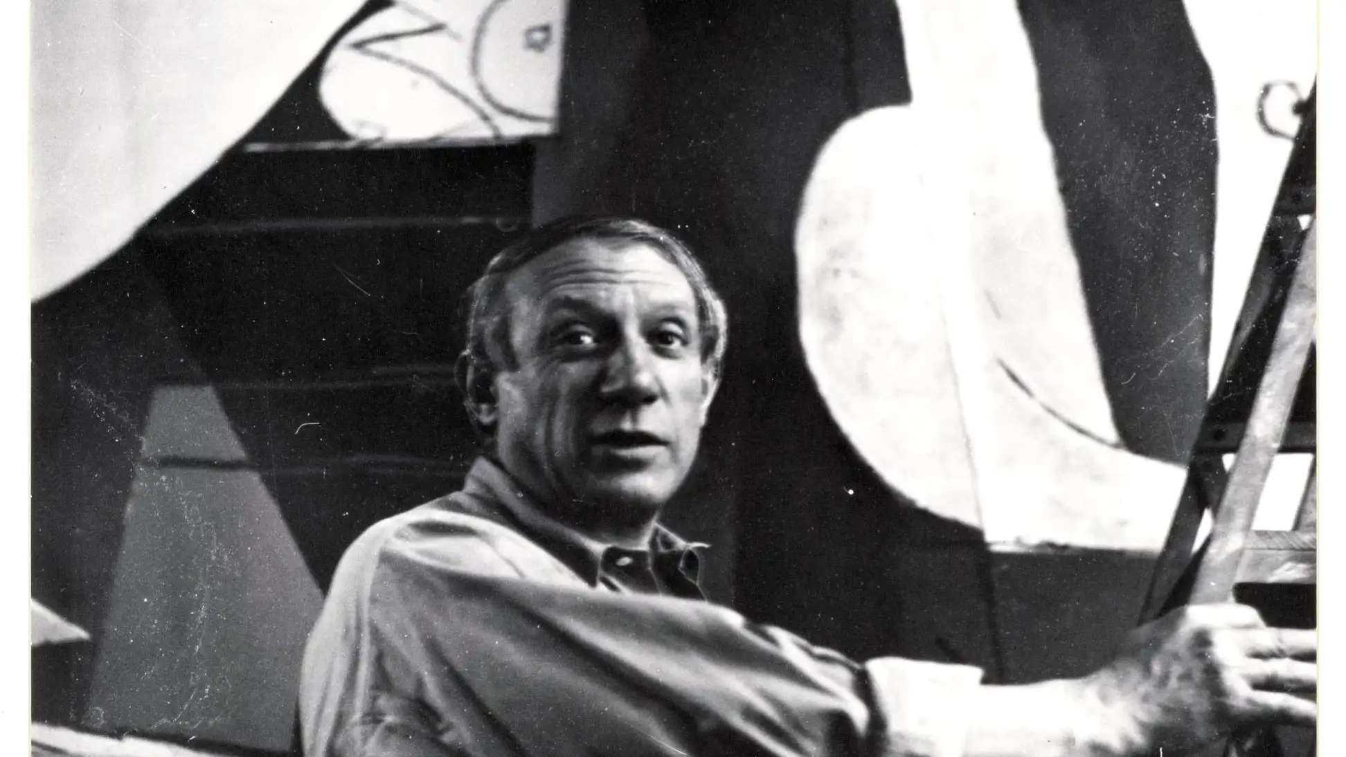 Dora Maar retrató a Picasso mintras pintaba el «Guernica» en el atelier des Grands Augustins