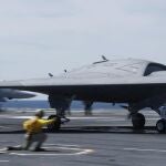 EEUU lanza por primera vez con éxito un "drone"desde un portaaviones