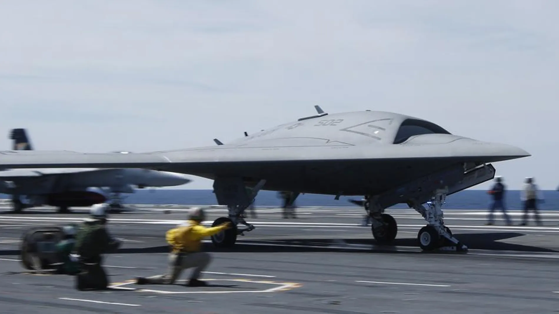 EEUU lanza por primera vez con éxito un "drone"desde un portaaviones
