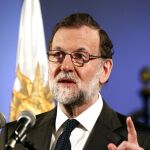 El presidente del Gobierno de España, Mariano Rajoy, durante una recepción en la embajada de España en Montevideo