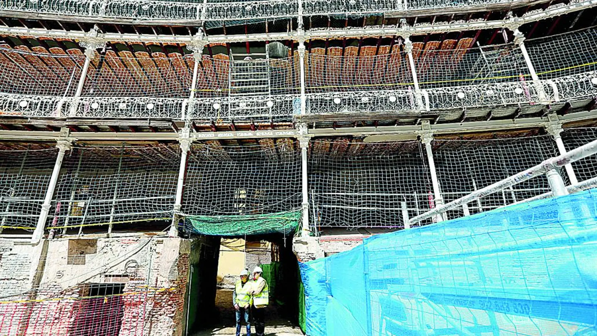 El original edificio se cubrirá y se destinará a usos deportivos. Según los arquitectos, al llegar creyeron que estaban en el Amazonas