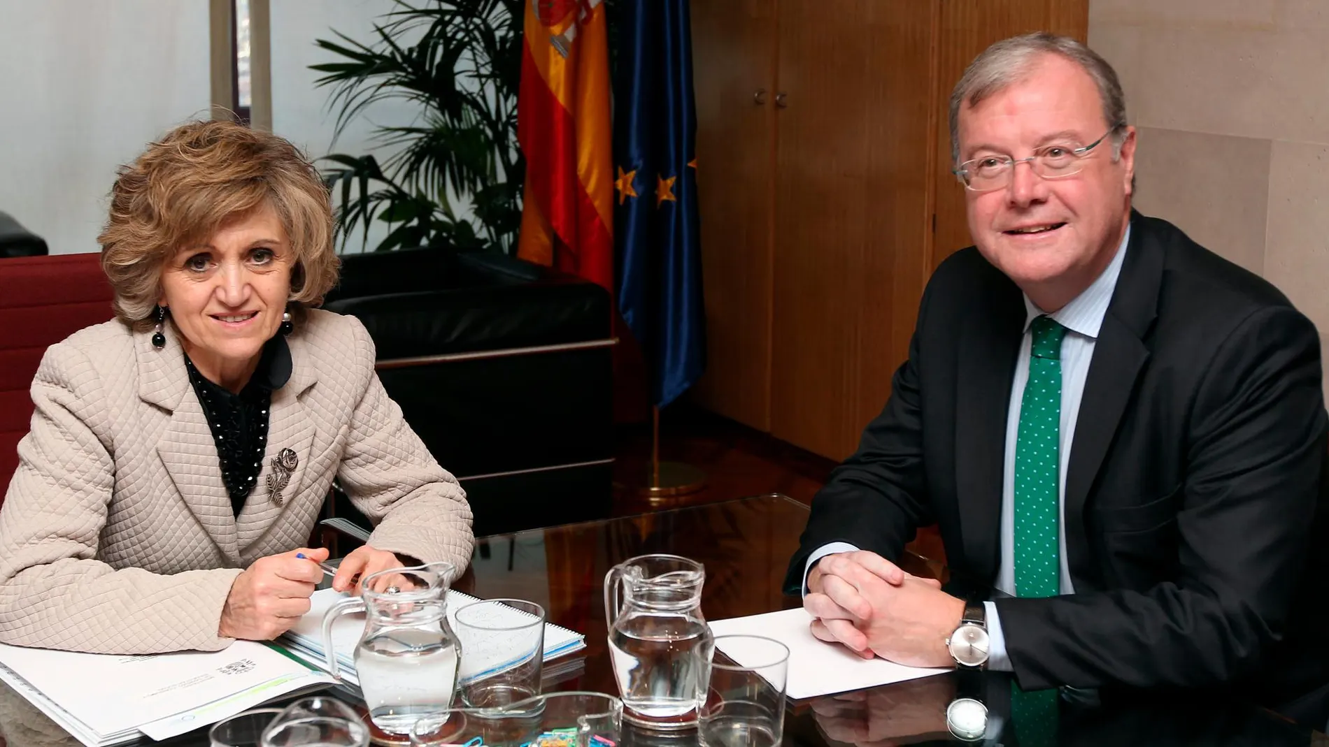 El alcalde de León, Antonio Silván, se reúne, en Madrid, con la ministra de Sanidad, María Luisa Carcedo