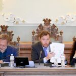 Manuel Saravia, Óscar Puente y Ana Redondo durante el Pleno Extraordinario del Ayuntamiento de Valladolid.
