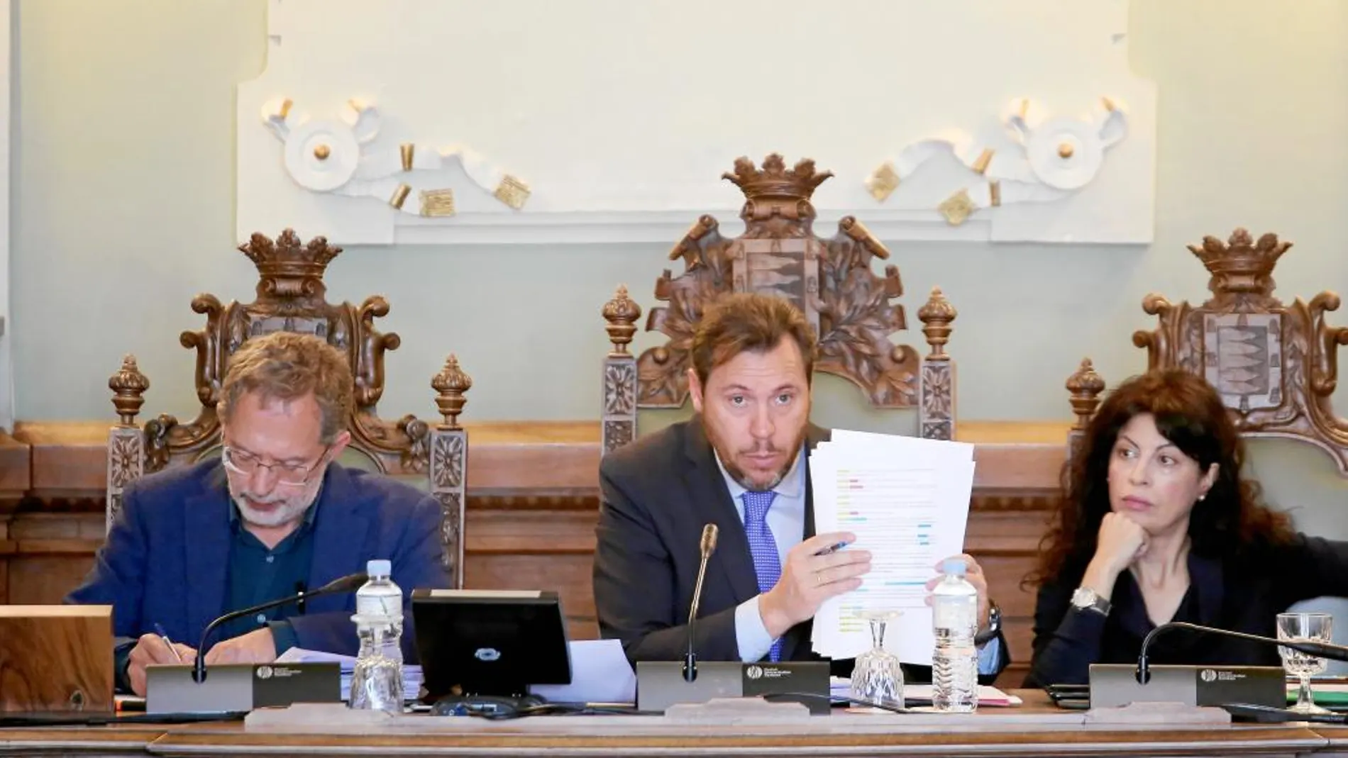 Manuel Saravia, Óscar Puente y Ana Redondo durante el Pleno Extraordinario del Ayuntamiento de Valladolid.