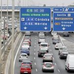 Los automovilistas de Córdoba pasan 16,8 días al año en atascos y los de Granada, 42 días, según Socialdrive