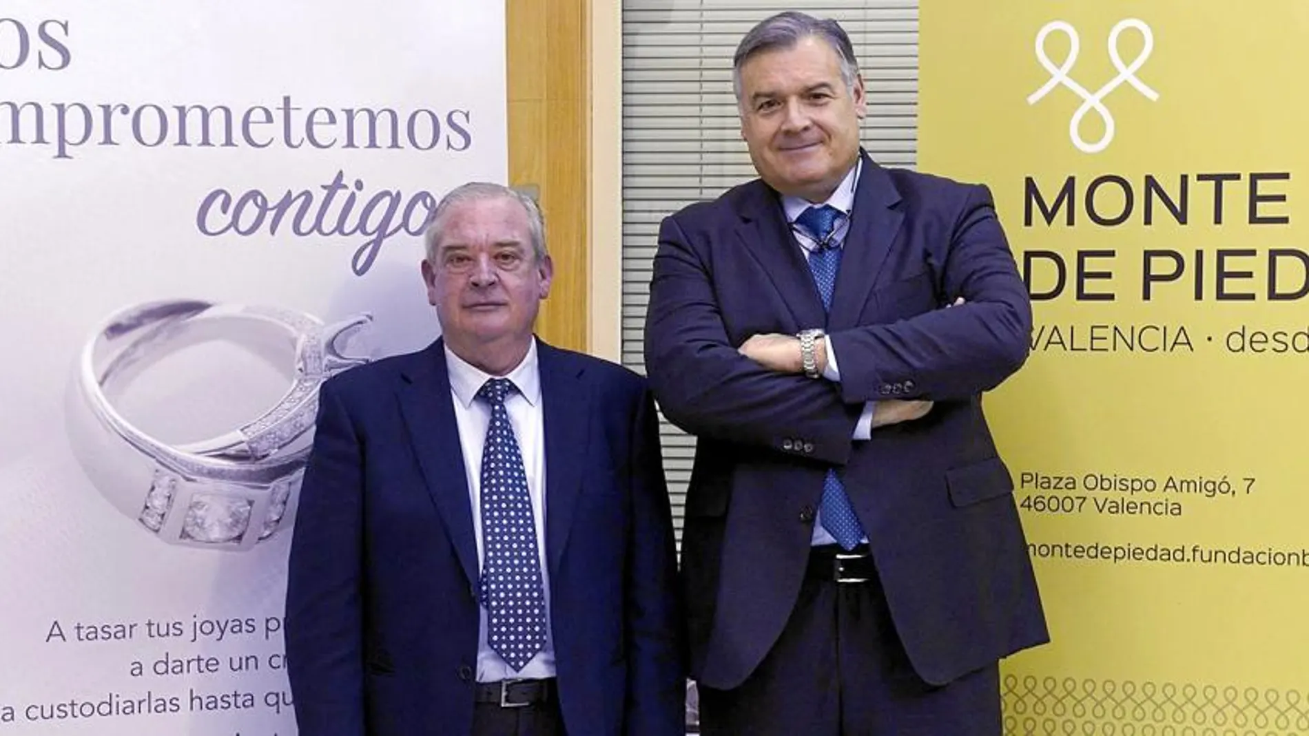 De izquierda a derecha, el director del Monte de Piedad, Vicente Sifre, y el gerente de Fundación Bancaja, Antonio Vidal