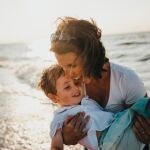 e las madres enamoradas de sus hijos tienen desactivada la zona del cerebro encargada de emitir juicios