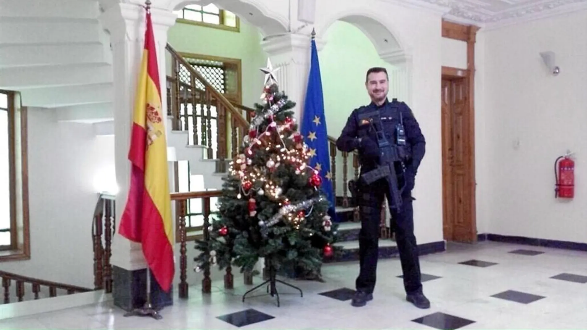 Isidro Gabino, de 48 años, falleció cuando era trasladado al hospital desde la embajada en la que llevaba desde septiembre de 2014