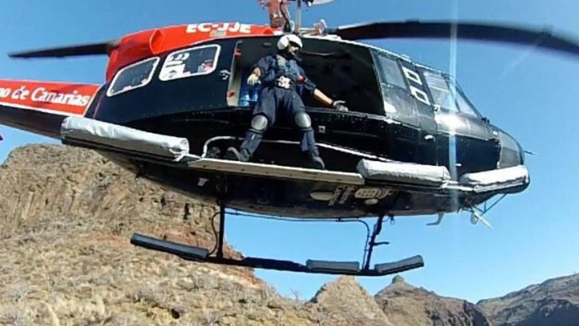 Helicóptero durante las labores de rescate