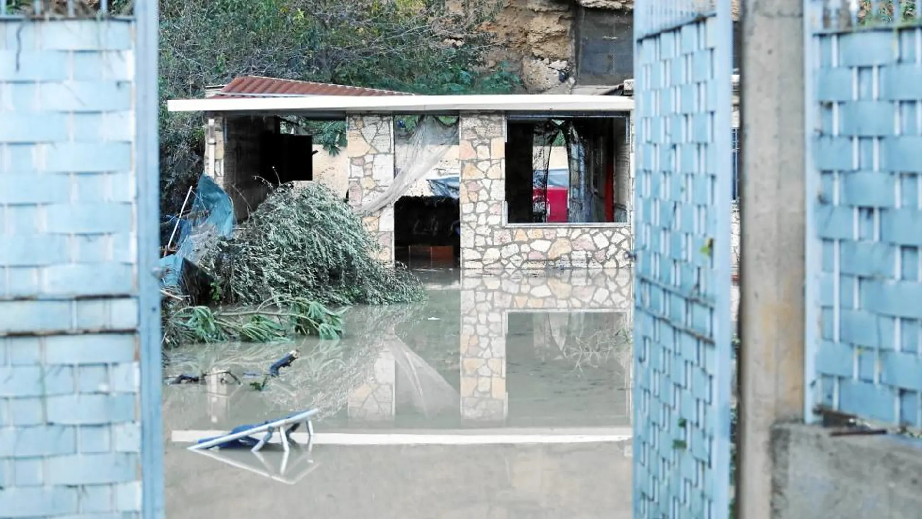 La crecida de un río anegó esta vivienda en Casteldaccia, donde murieron nueve miembros de una misma familia
