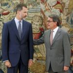 El Rey Felipe VI en una imagen de archivo junto al expresidente catalán Artur Mas