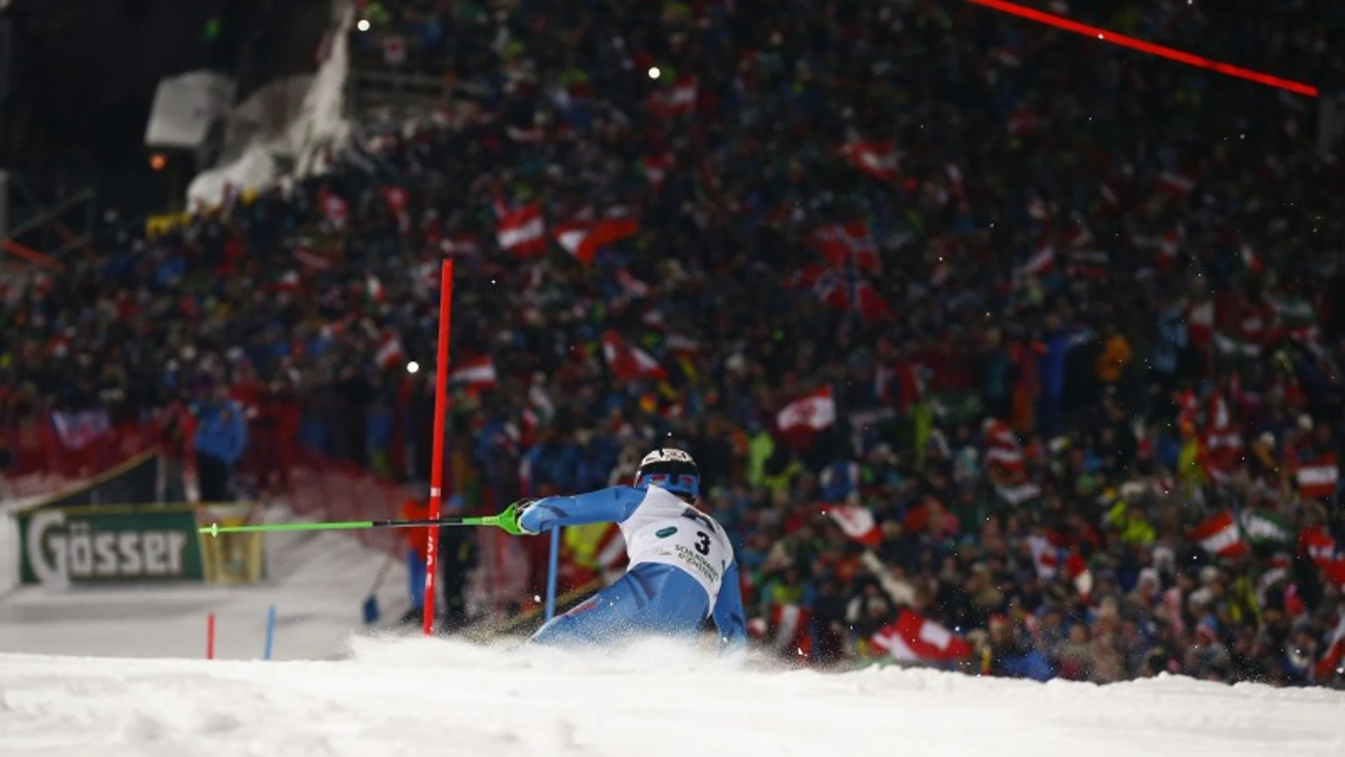 Henrik Kristoffersen durante el Slalom nocturno ante 50.000 espectadores