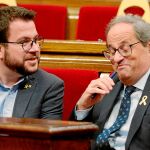 Pere Aragonès y Quim Torra en el Parlament, los dos máximos responsables del Govern