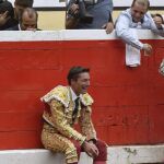El diestro Diego Urdiales, emocionado tras cortar dos orejas a su segundo toro de la octava corrida de abono de la Semana Grande de Bilbao.
