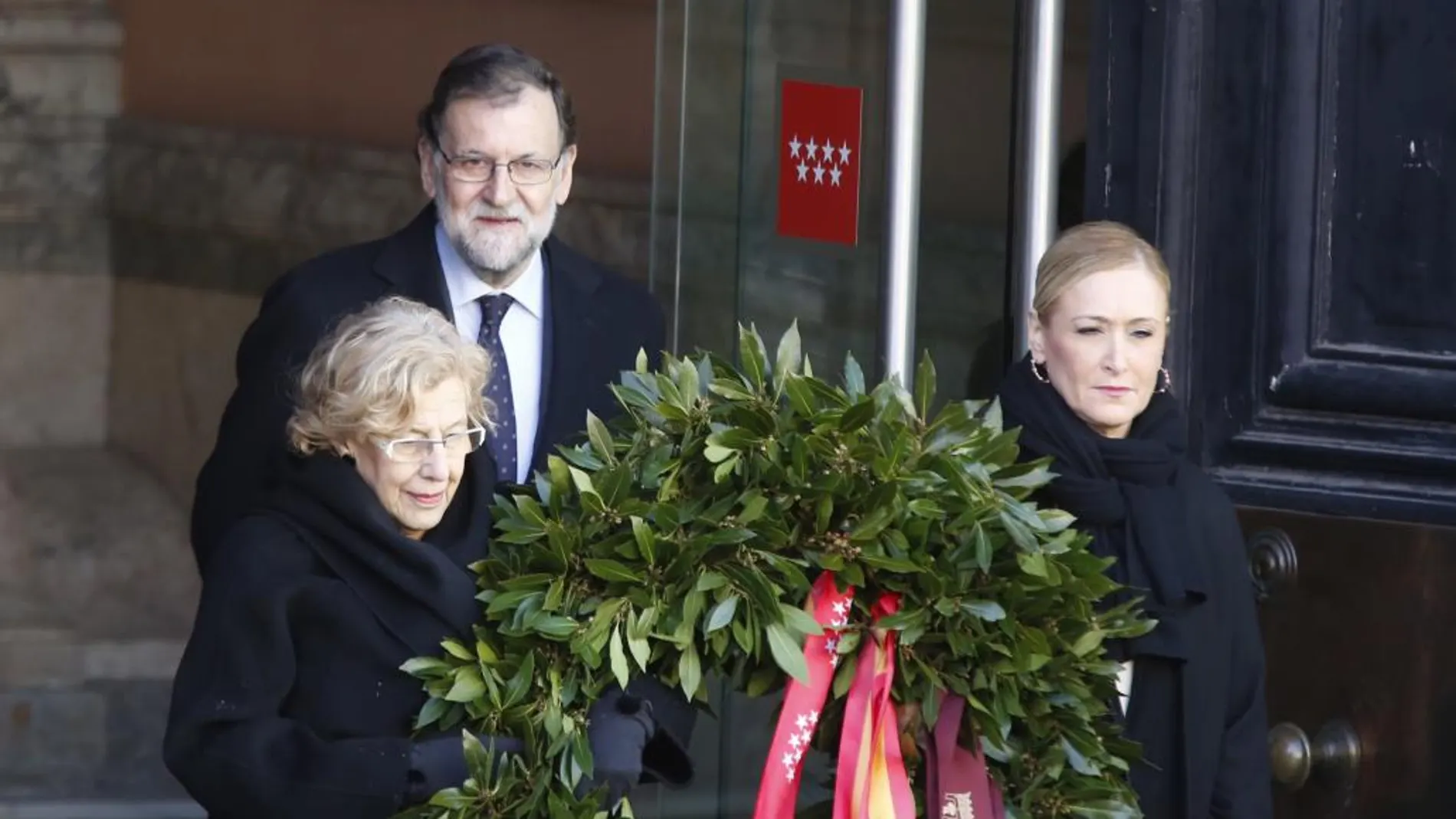 Homenaje a las victimas del atentado del 11 M en la Puerta del Sol, con la asistencia del Mariano Rajoy , Cristina Cifuentes , Manuela Carmena y representantes de las cuatro asociaciones de victimas