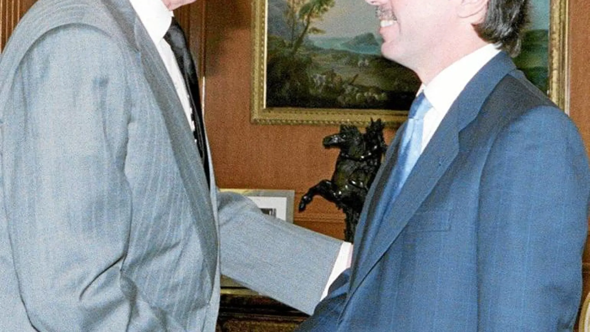 El Rey Don Juan Carlos, durante la audiencia que mantuvo con José María Aznar en el año 2000