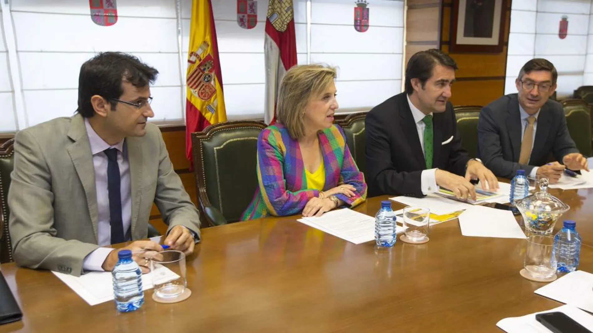 María José Salgueiro y Juan Carlos Suárez-Quiñones sientan las bases de la colaboración para luchar contra los incendios