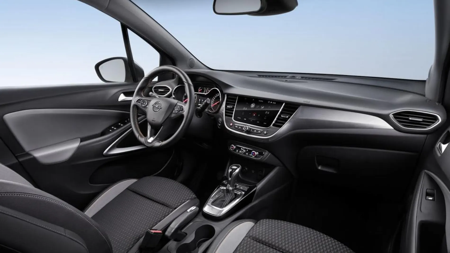Incluye Opel OnStar con punto de acceso wifi y carga inalámbrica inductiva para el móvil.