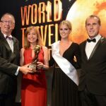 Representantes de las Colinas GC recibiendo el premio