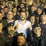 El ministro del Interior italiano, el ultraderechista Matteo Salvini, en un encuentro con «caribinieri» el pasado junio