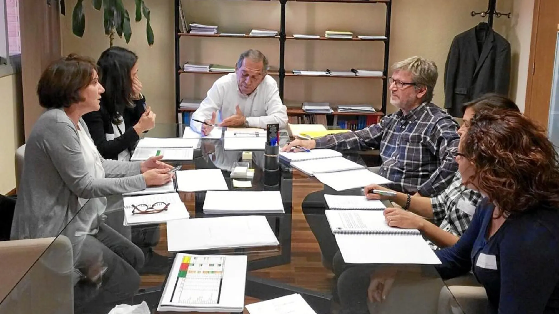La plataforma «Salvem 0-3» durante la reunión de ayer con Soler y Fullana