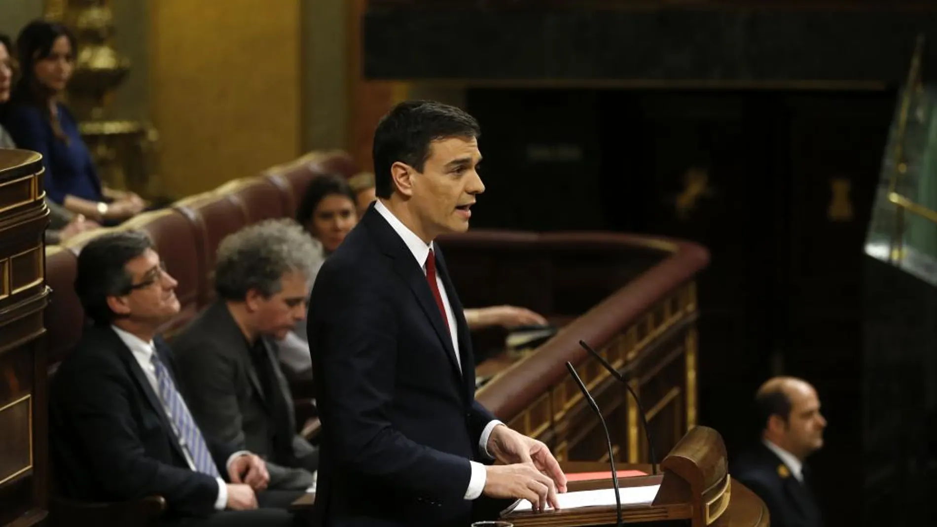 Sánchez se aferra a su único argumento: echar a Rajoy