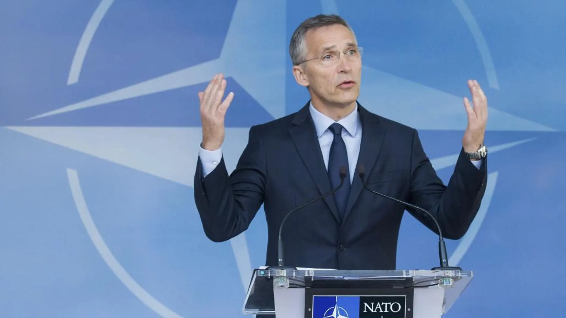 El secretario general de la OTAN, Jens Stoltenberg, hace una declaración a la prensa durante la reunión de ministros de Exteriores de la OTAN en Bruselas