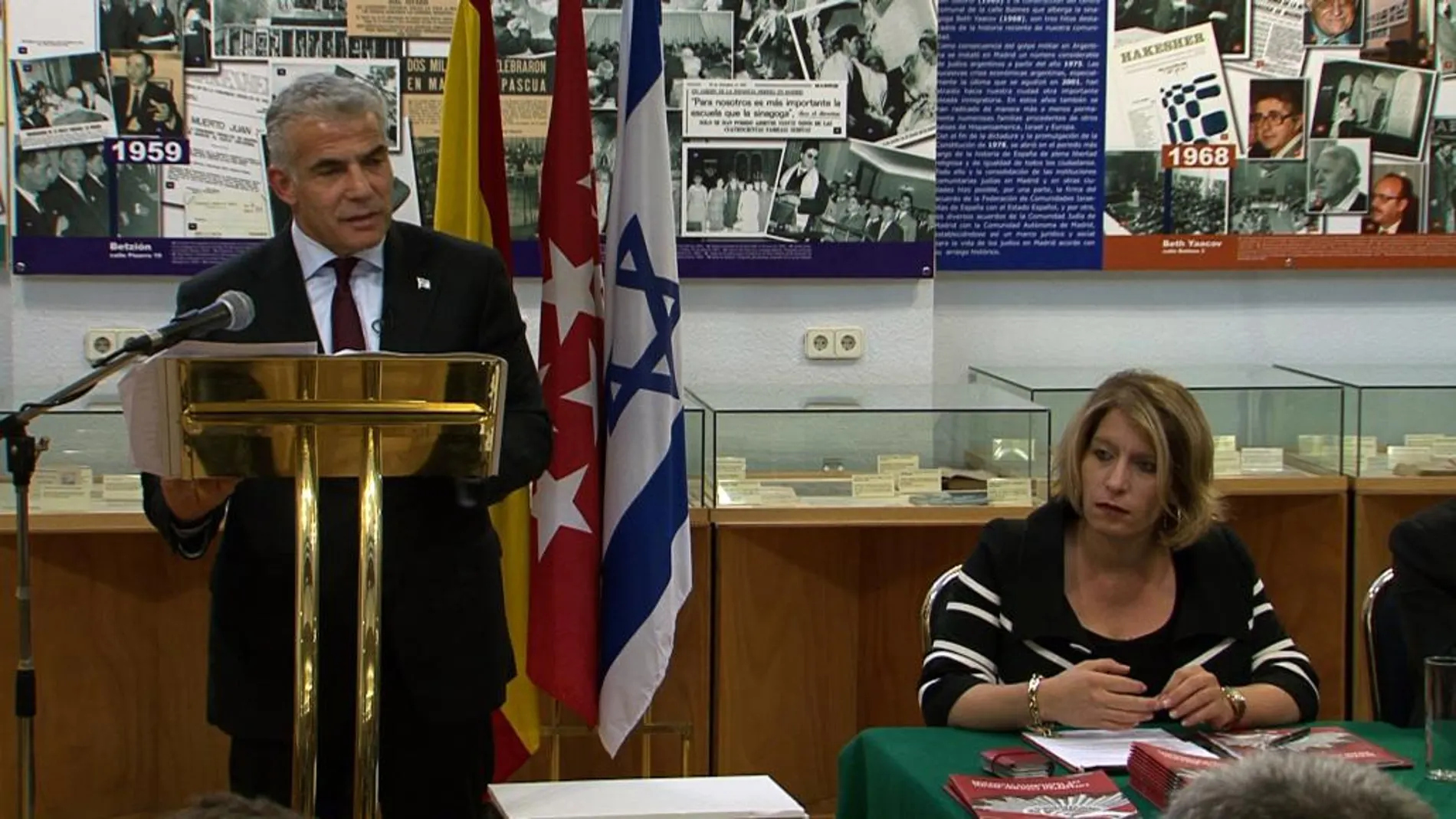 Yair Lapid protesta en Madrid por la financiación pública a ONGs que incitan al odio