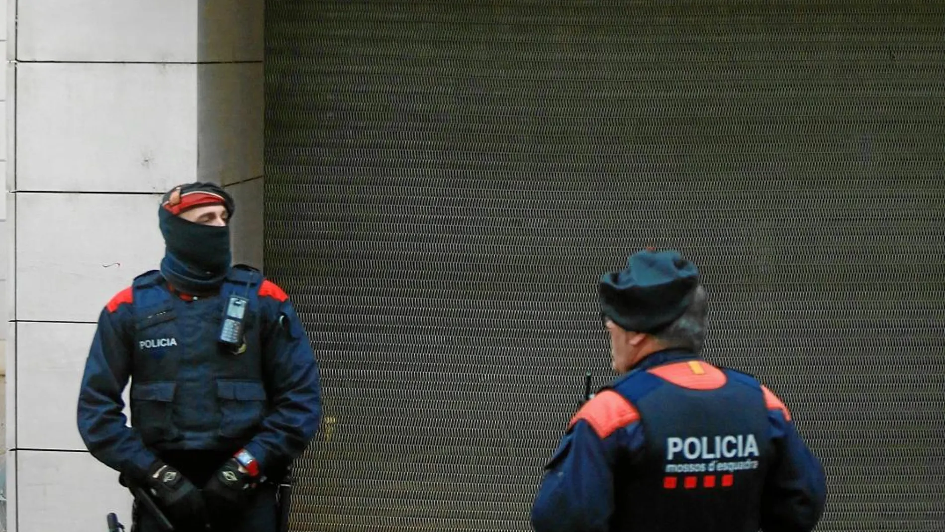 Los Mossos se presentaron en la calle Josep Maria Prous alertados por los vecinos que oyeron los disparos. Foto: Archivo