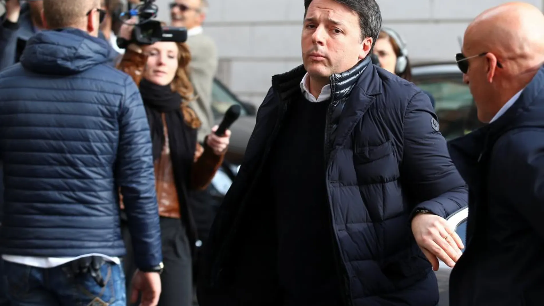El ex primer ministro italiano, Matteo Renzi, llega a la reunión del partido ayer, en Roma