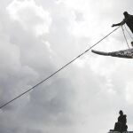 En otras partes del mundo también han retirado estatuas de Colón, como en Caracas (en la imagen)