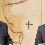 Oriol Junqueras y Carles Puigdemont, ayer durante la reunión semanal del Govern