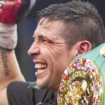 Maravilla Martínez, con el cinturón de campeón del mundo
