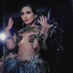 Doce artistas posan en un calendario solidario para luchar contra el cáncer